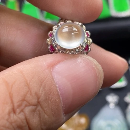 翡翠未镶嵌吊坠(赠链)铜托