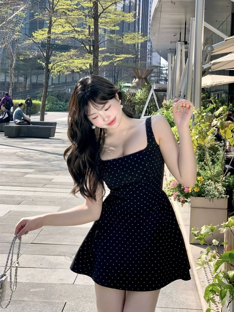 大码胖mm法式复古气质波点吊带连衣裙夏季设计感显瘦方领短裙套装