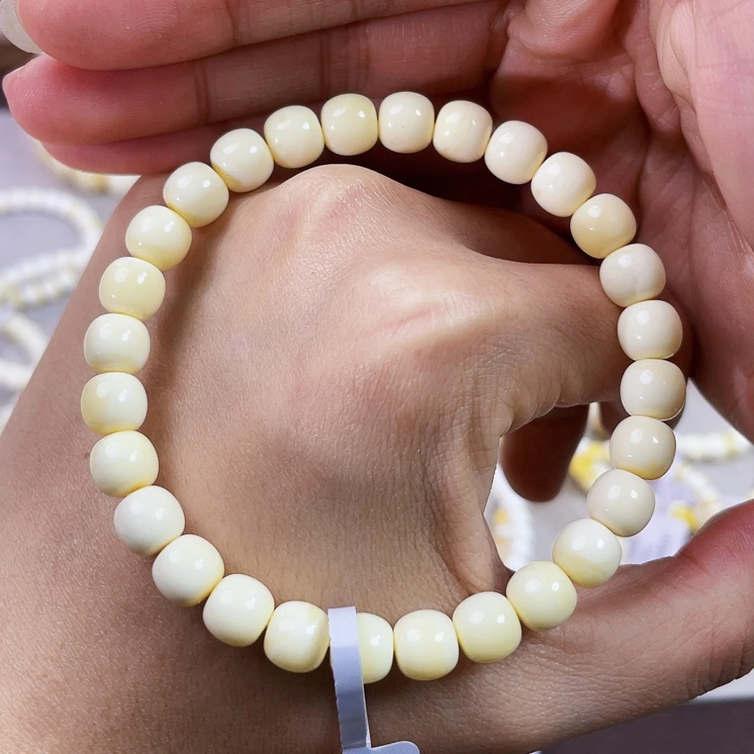 琥珀未镶嵌裸石7.5奶白纯蜡