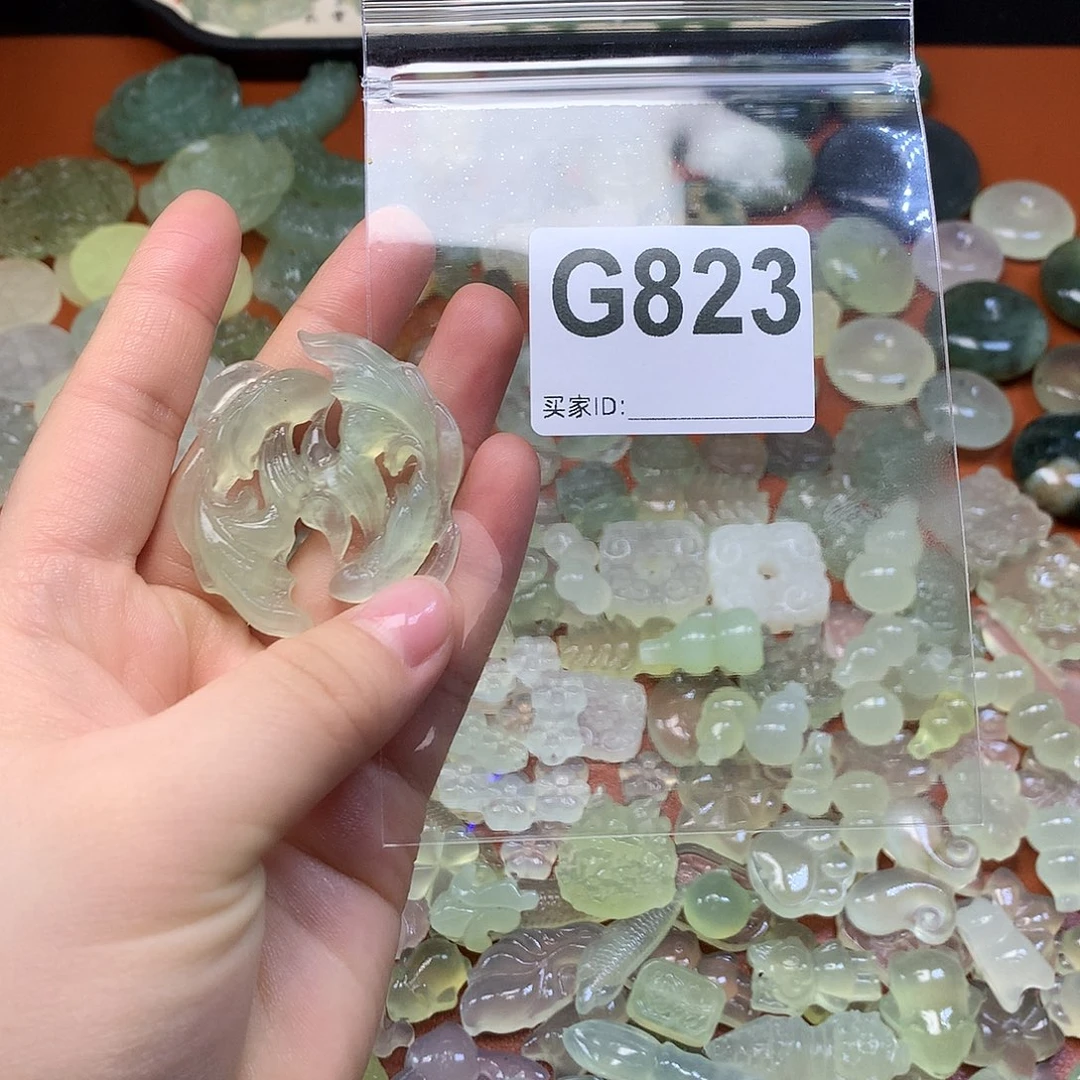 我***拉蛇纹石玉未镶嵌颈饰