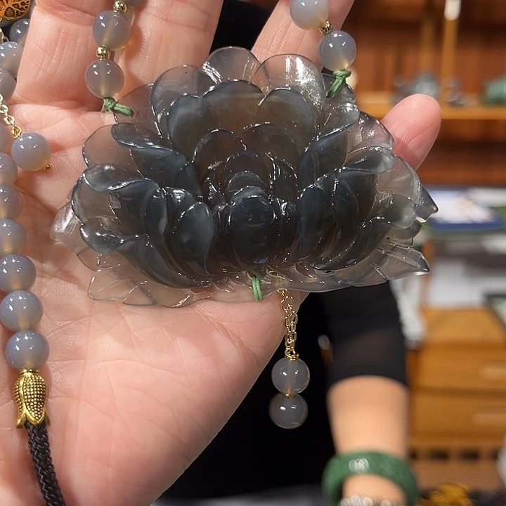 颈饰未镶嵌和田玉（糖玉）