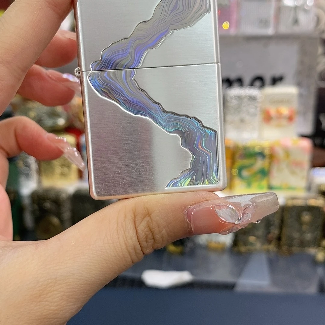 铁川流不息送一瓶油