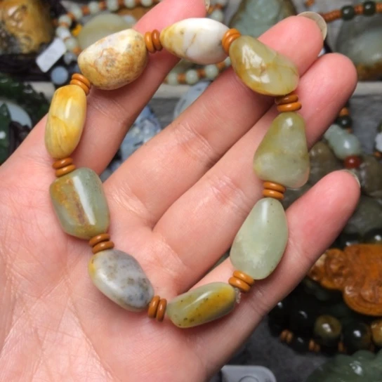 和田玉未镶嵌把件