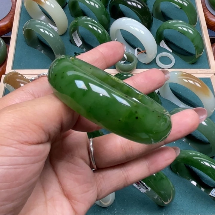 和田玉（碧玉）手镯未镶嵌