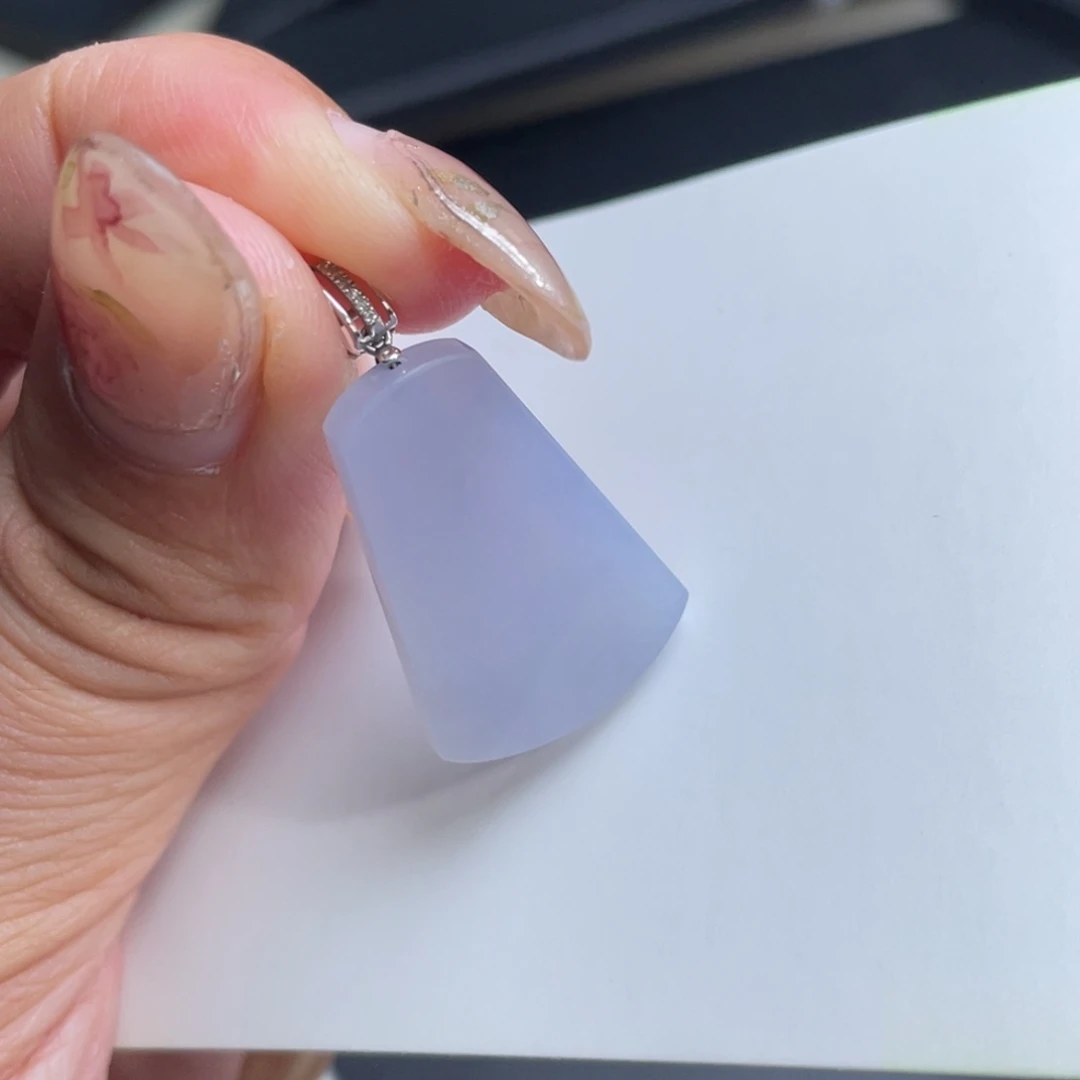 翡翠未镶嵌颈饰无事牌