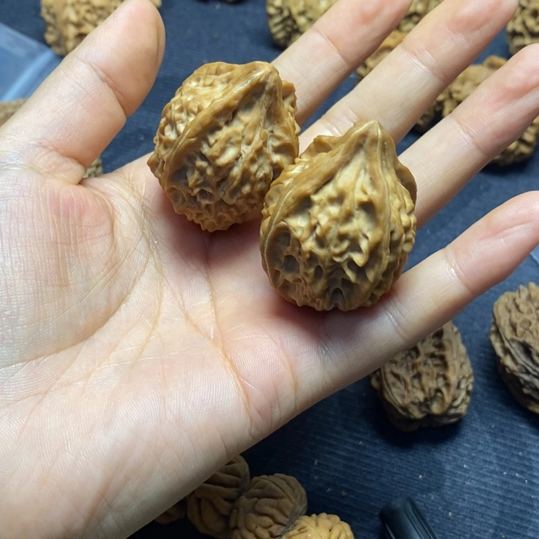 S***一吊坠文玩核桃鸡心四棱有修