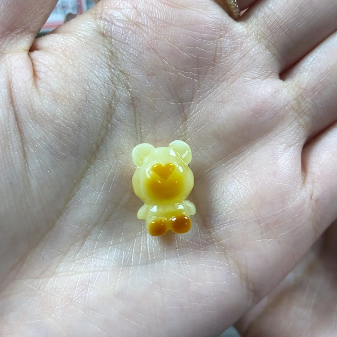 琥珀裸石未镶嵌飞***.小熊