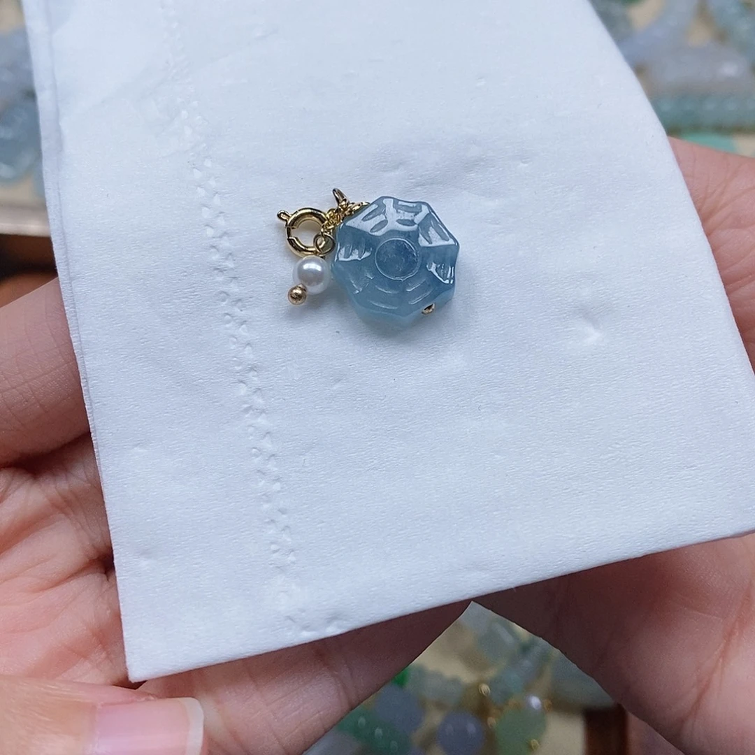 翡翠未镶嵌颈饰闪