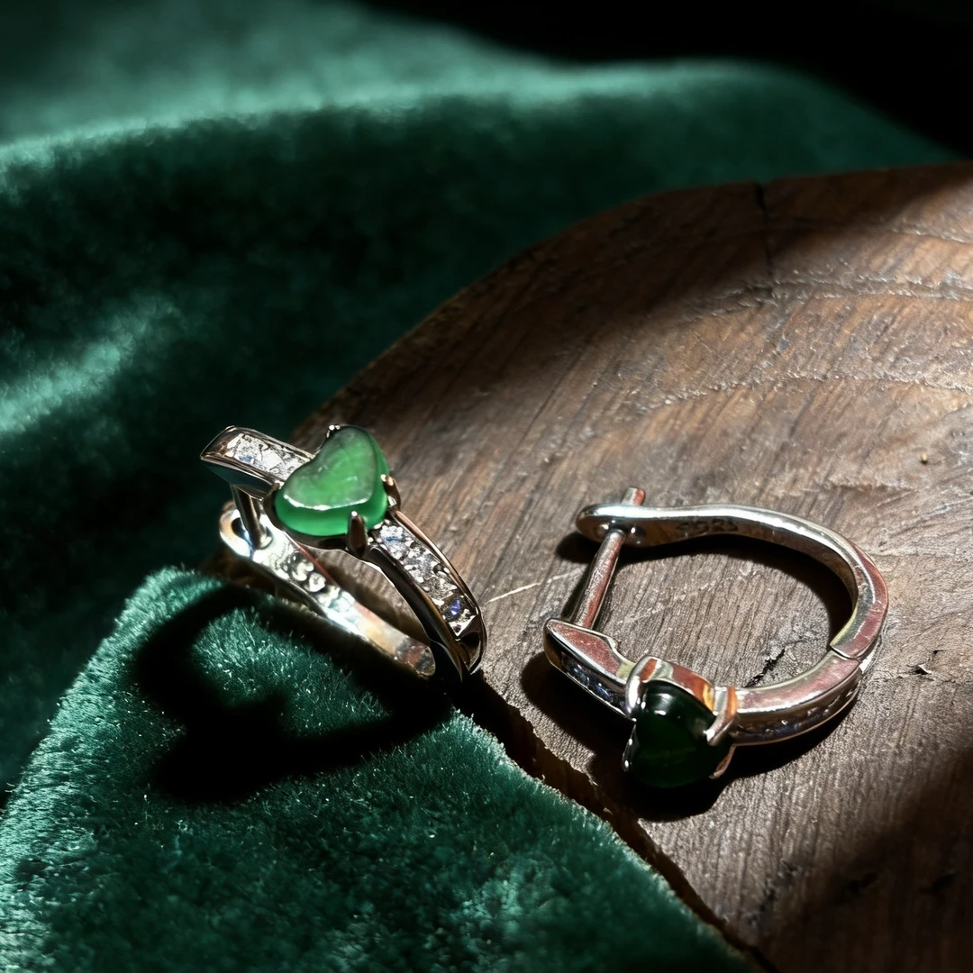 【翡幂】翡翠心形耳扣老坑绿925银托