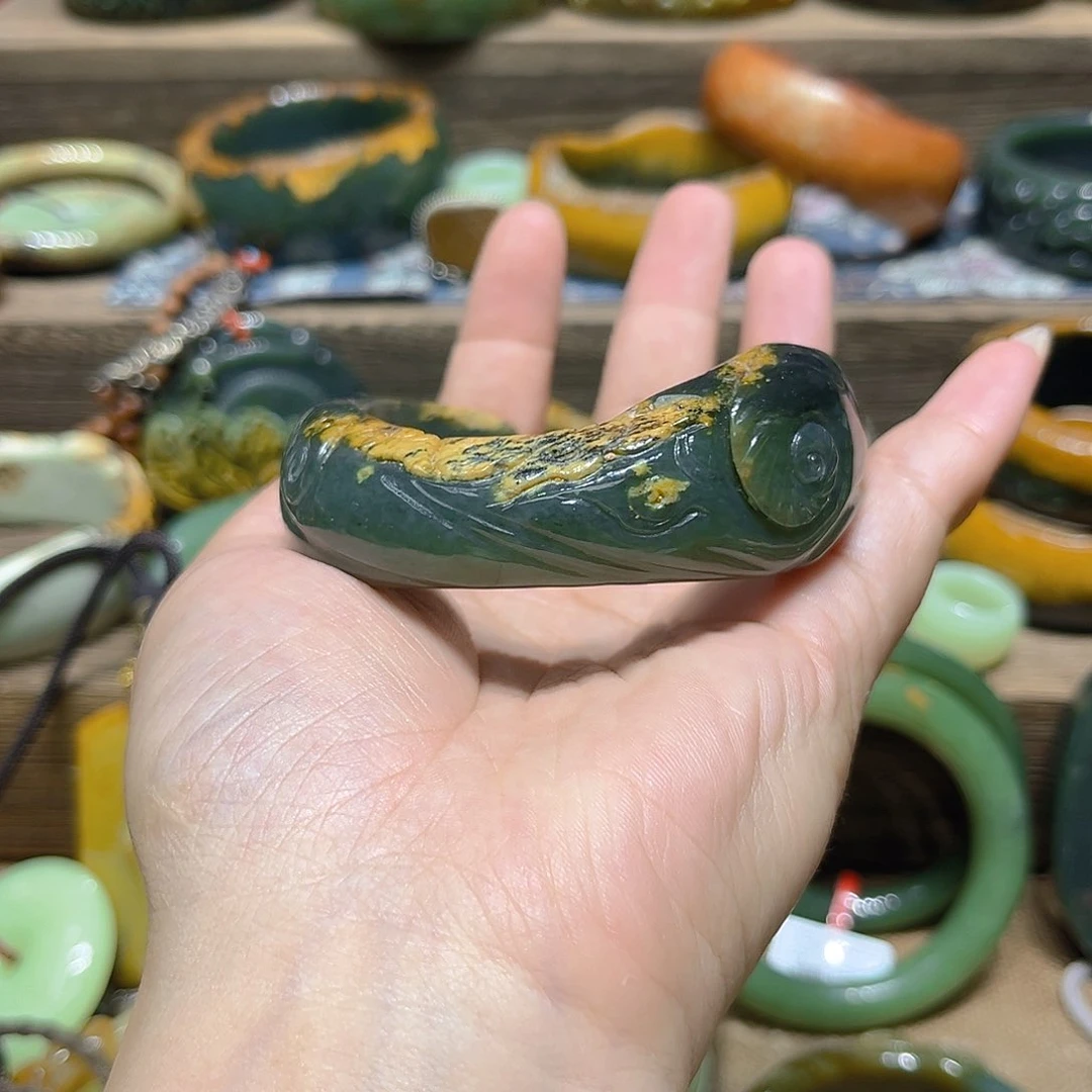 满***满岫岩河磨玉（透闪石质玉）手镯未镶嵌