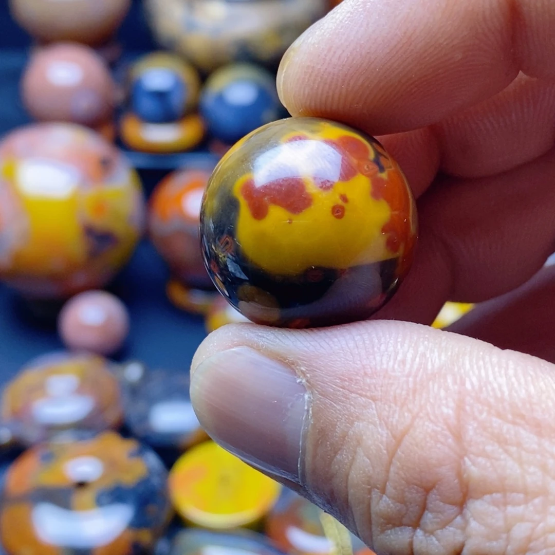 在***9玛瑙/玉髓未镶嵌球