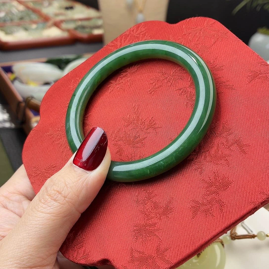 和田玉（碧玉）未镶嵌手镯