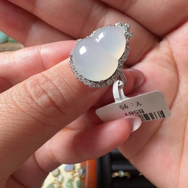 宠***儿翡翠未镶嵌手镯460