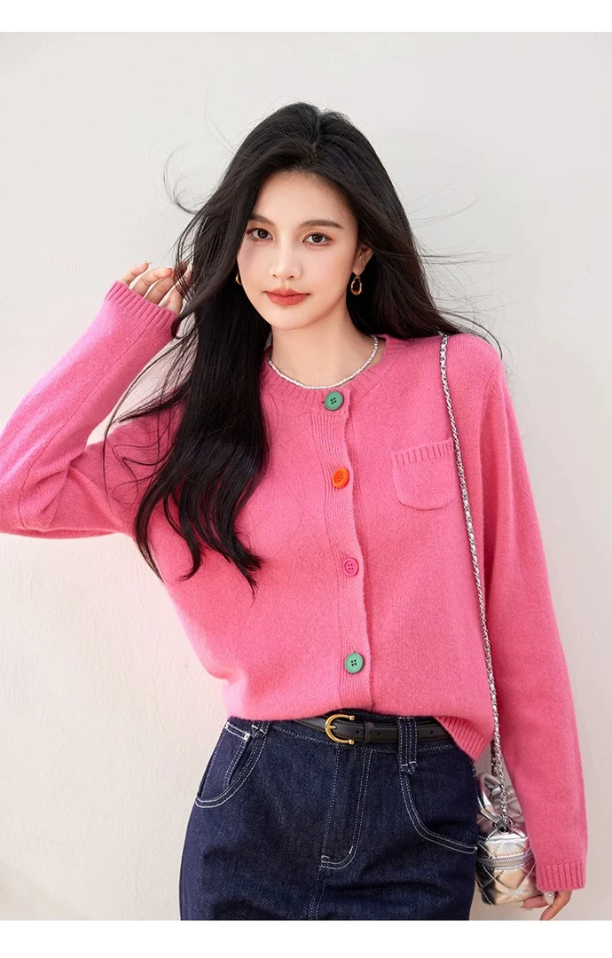 明显同款春季粉色彩扣毛衣开衫女宽松显瘦短款休闲软糯甜美针织衫