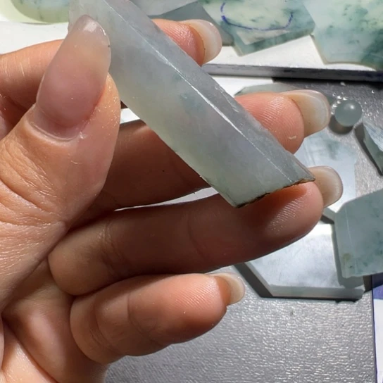 翡翠挂件未镶嵌沁*