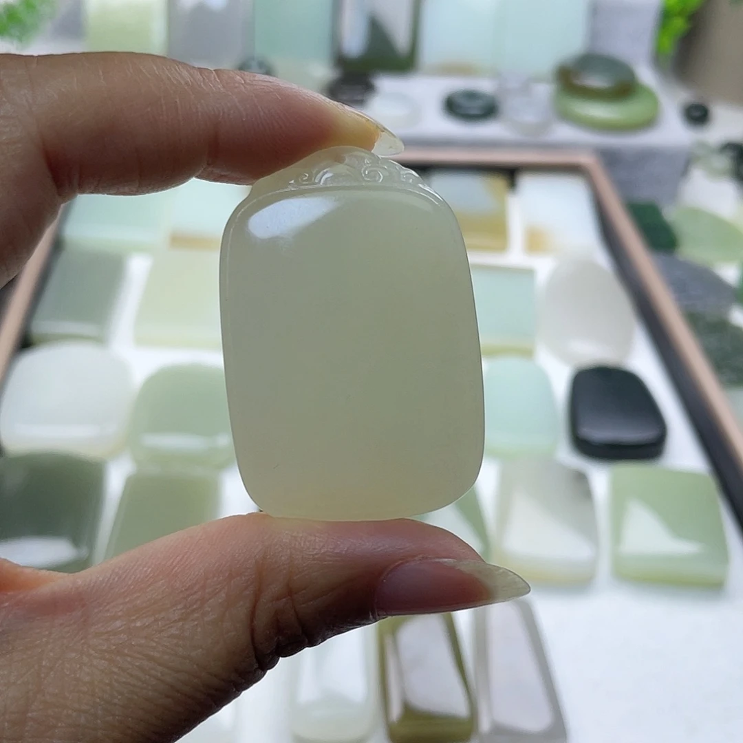 和田玉未镶嵌颈饰趙*赵