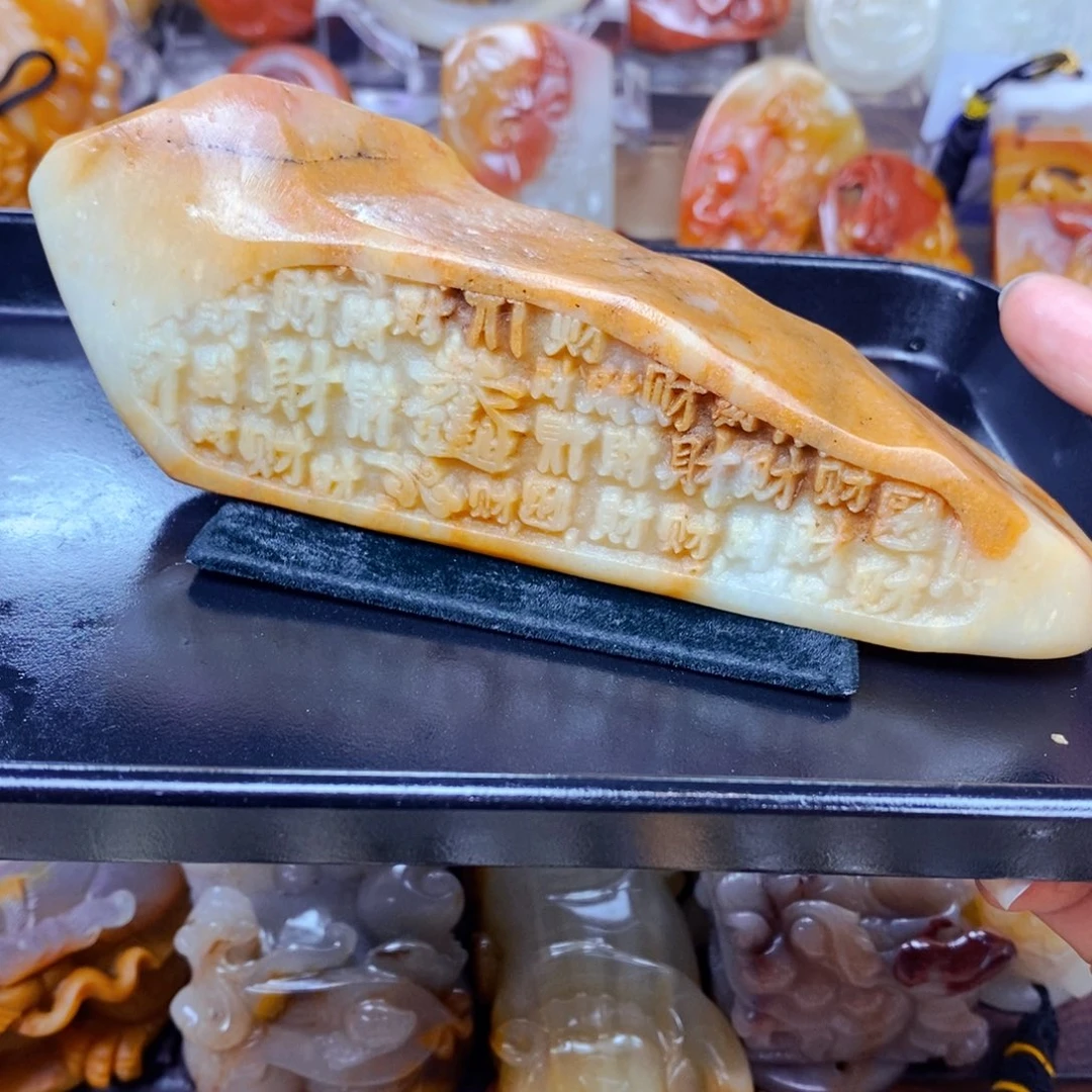 石英质玉（黄龙玉）未镶嵌颈饰