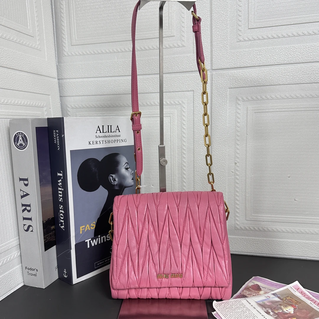 95新 MIU MIU/缪缪 樱花粉褶皱单肩斜挎包