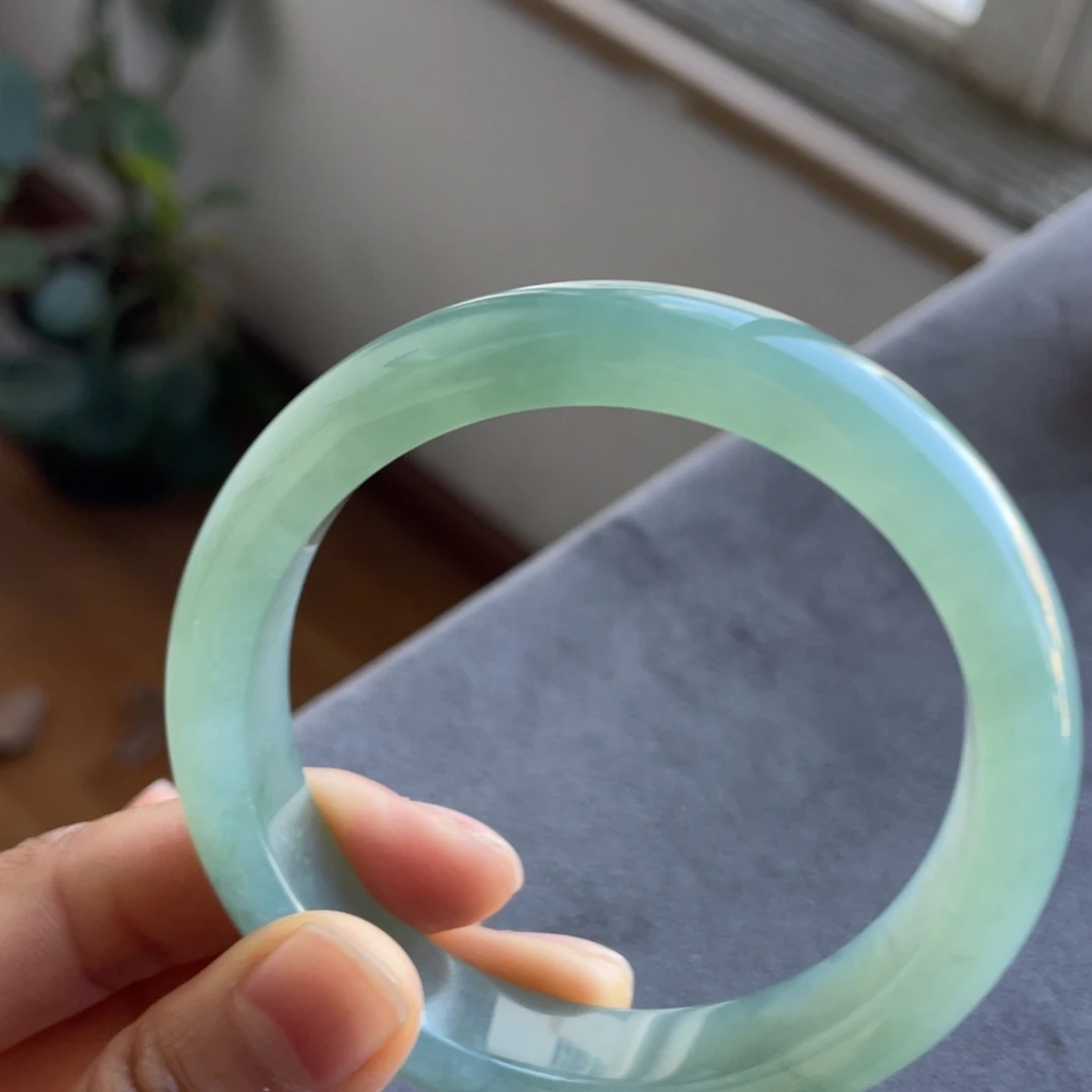 翡翠未镶嵌手镯湖绿
