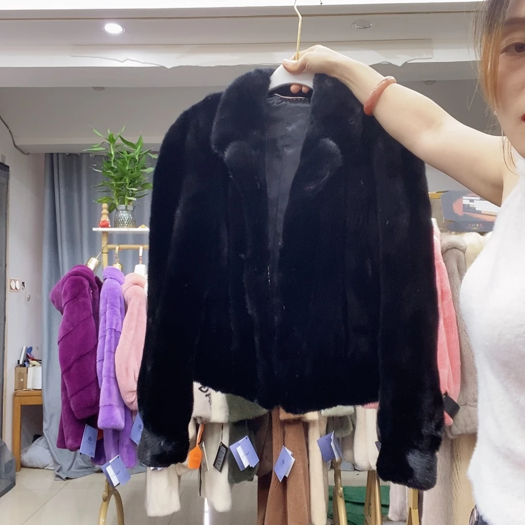 黑色短款110斤都可穿10