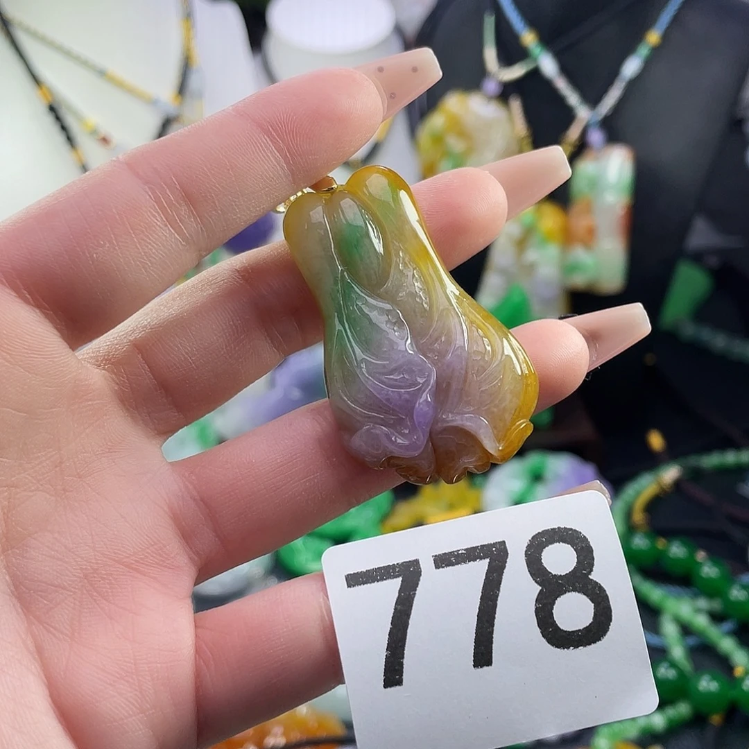 翡翠未镶嵌吊坠(赠链)