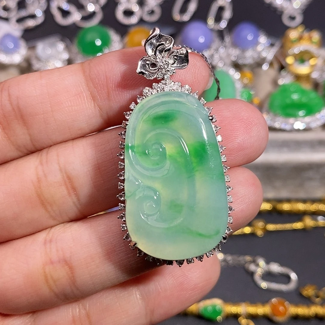 翡翠18K金镶嵌戒指