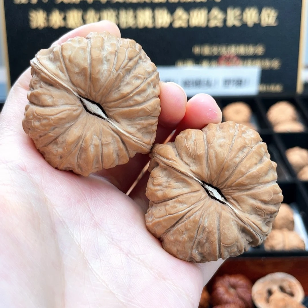 把件文玩核桃荷叶深凹底大圆瓜蝴蝶肩全品红皮南瓜墩46S4