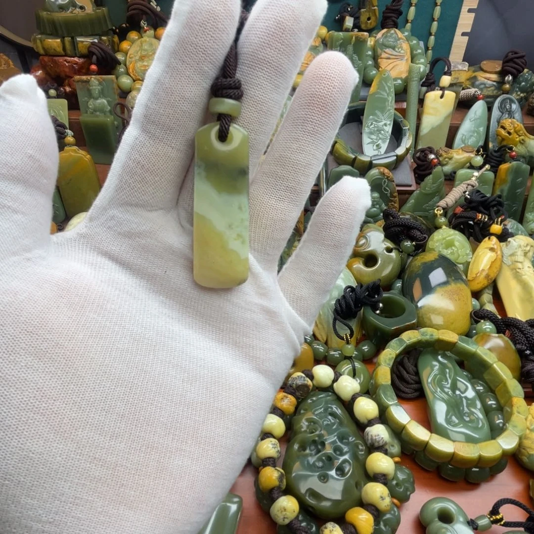 岫岩河磨玉（透闪石质玉）未镶嵌颈饰