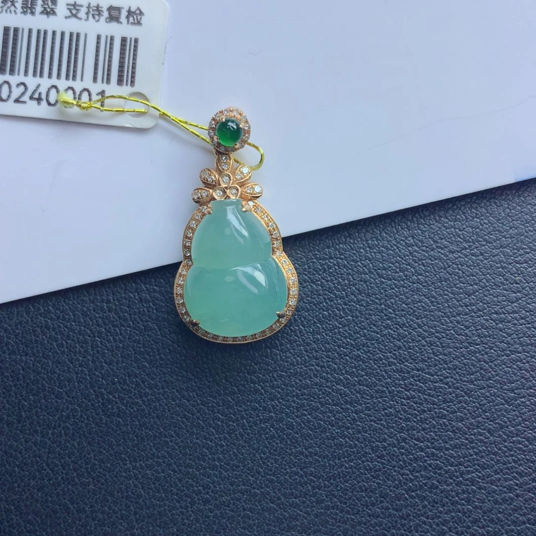 翡翠颈饰未镶嵌葫芦