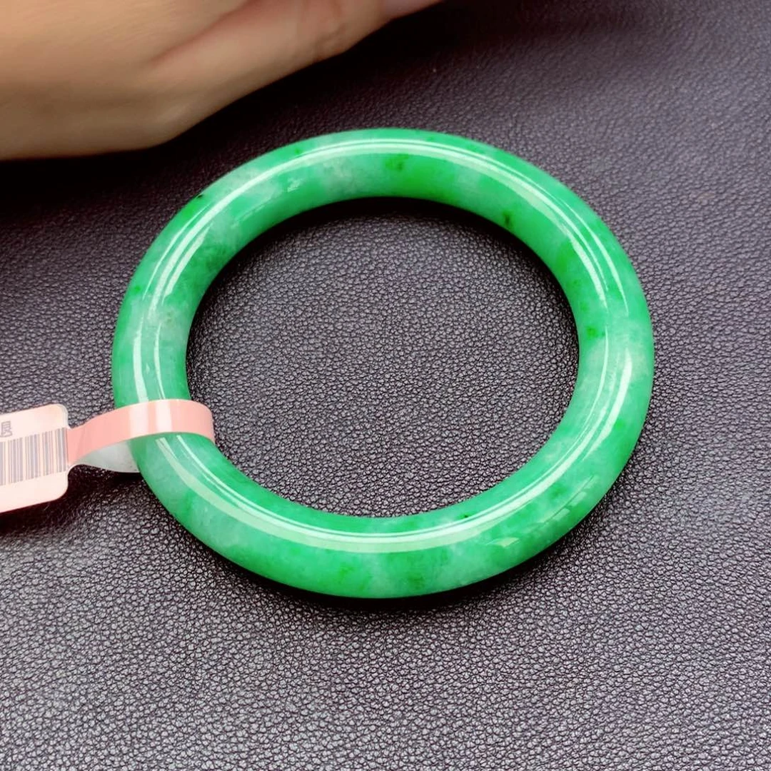 红****翡翠未镶嵌手镯翡翠