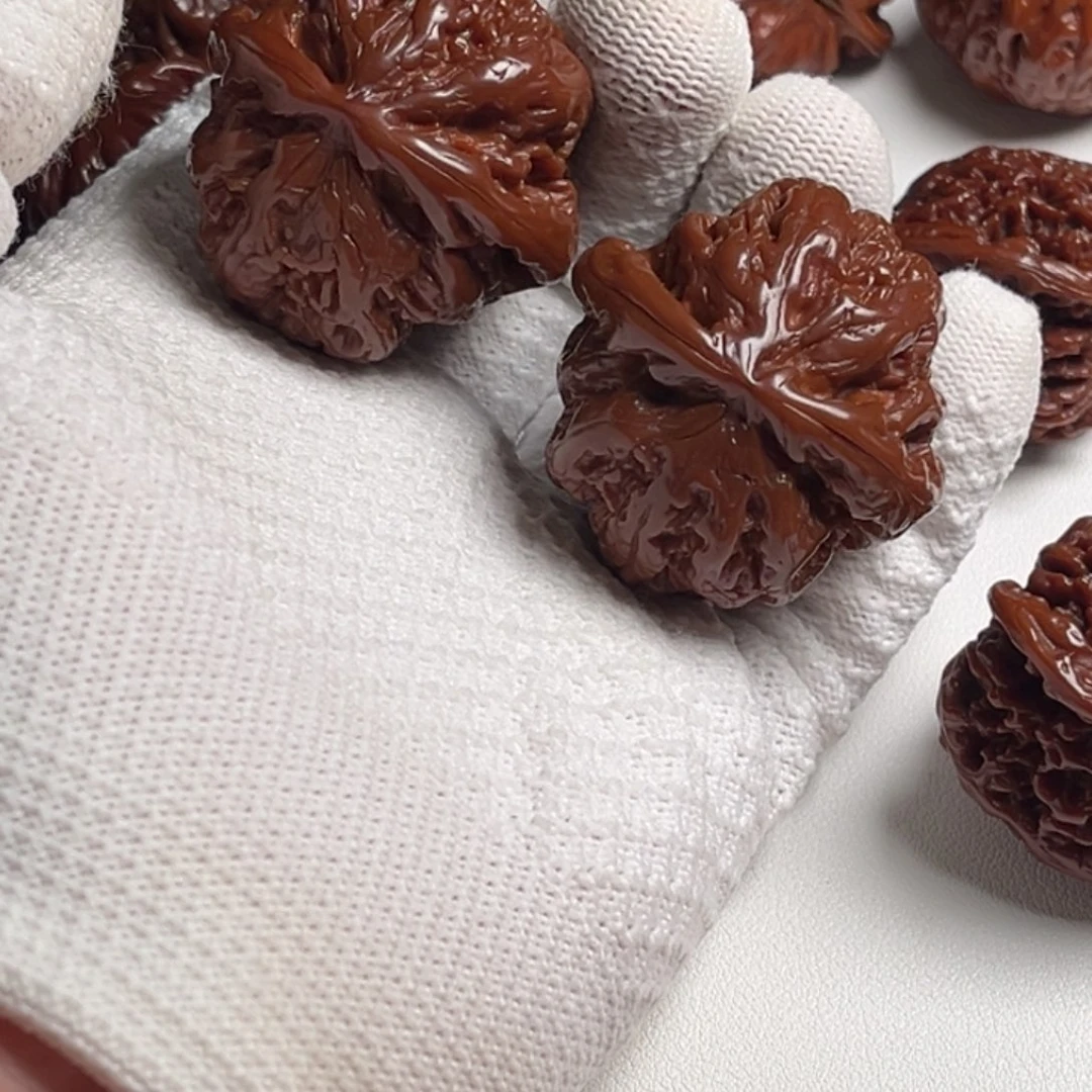 U***馆桃核吊坠文玩核桃链接