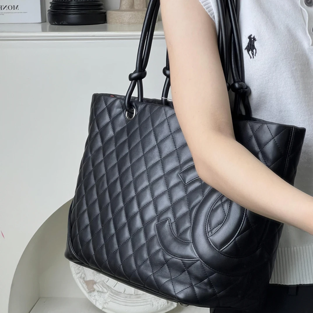 95新 Chanel/香奈儿 香奈儿 康鹏tote全黑牛皮logo /98新/优选