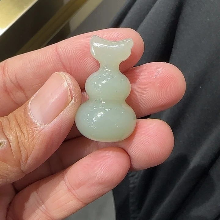 和田玉未镶嵌颈饰新疆且末白