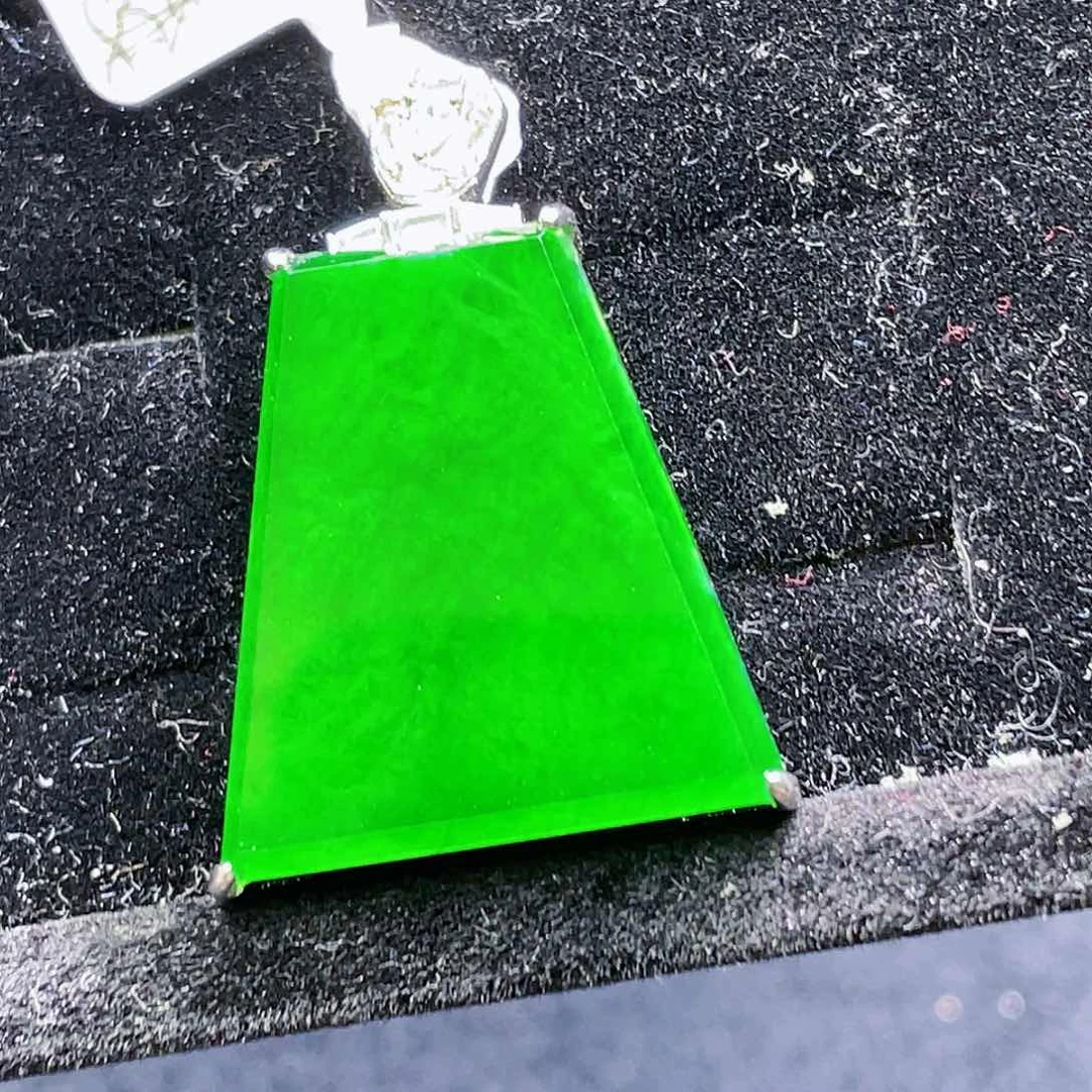 翡翠颈饰未镶嵌134，