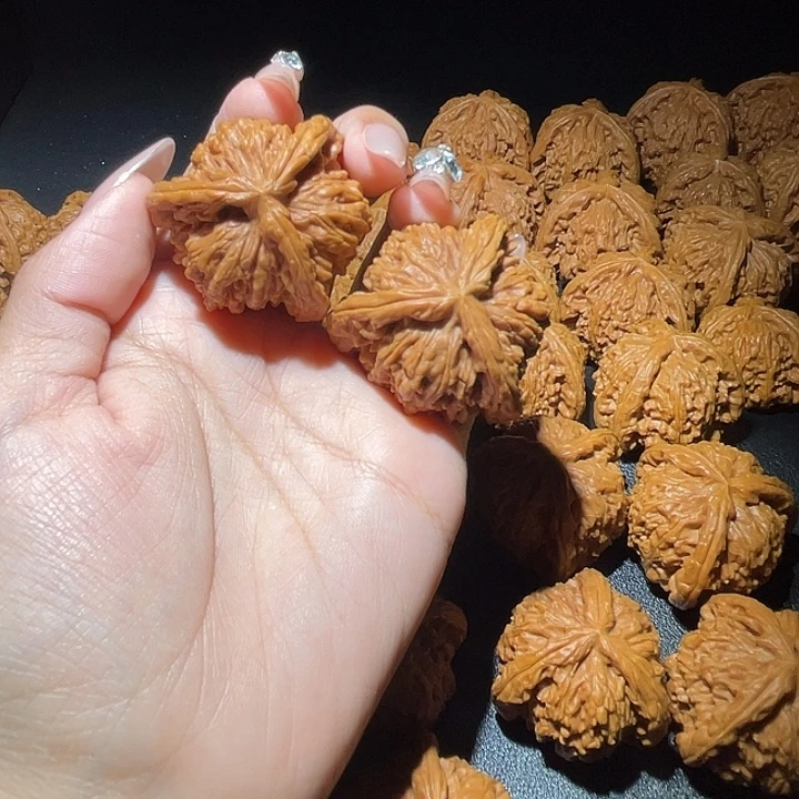 不***响文玩核桃吊坠您好