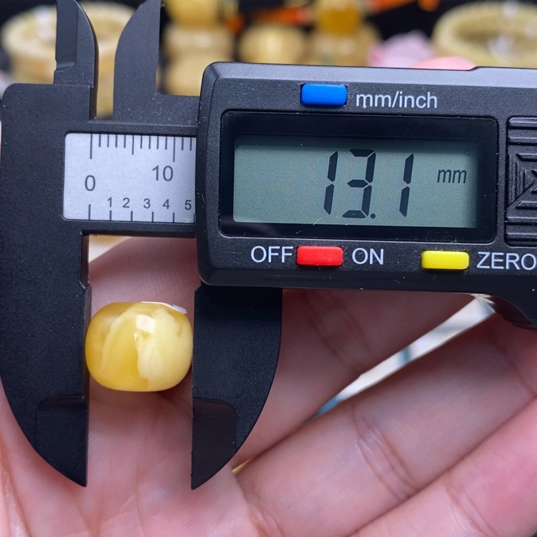 蜜蜡未镶嵌珠宝奇石