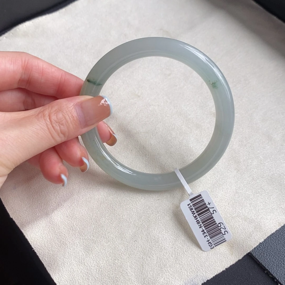 翡翠手镯未镶嵌翡翠