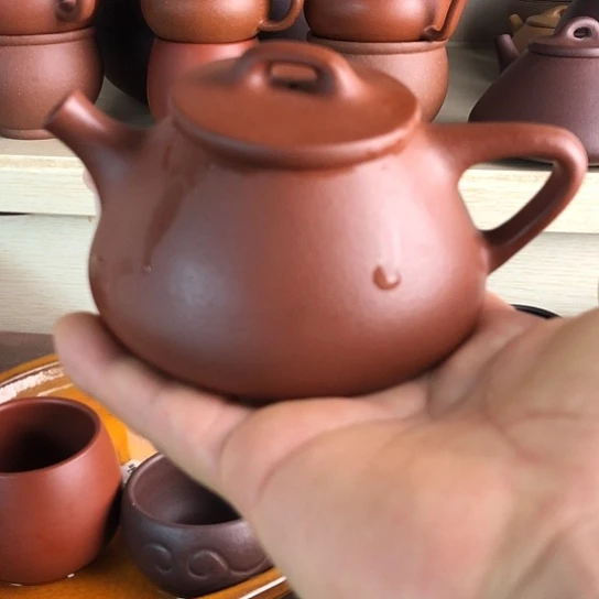 茶壶紫砂'紫泥平盖石飘200豪生左右