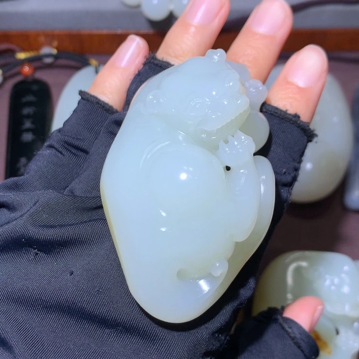 颈饰未镶嵌和田玉五**空