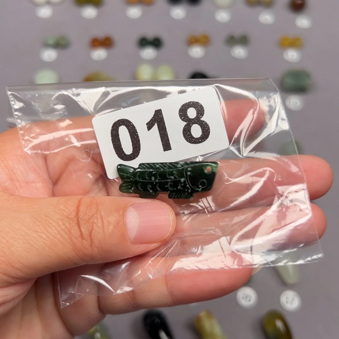 未镶嵌蛇纹石玉颈饰柳**扬