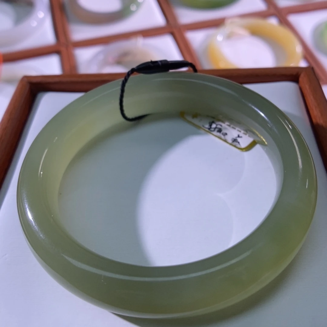 【闪购商品】未镶嵌手镯和田玉