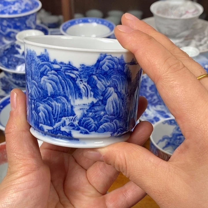 青花手绘重工山水