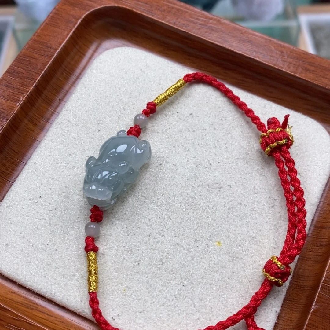 翡翠未镶嵌颈饰如意貔貅