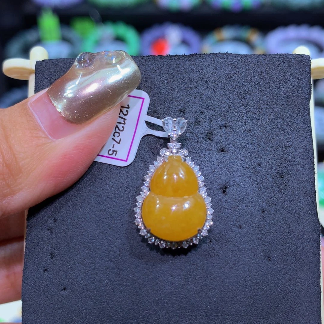 翡翠18K金镶嵌颈饰翡翠