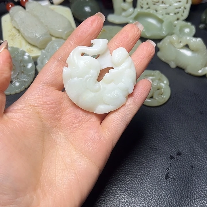 和田玉未镶嵌颈饰