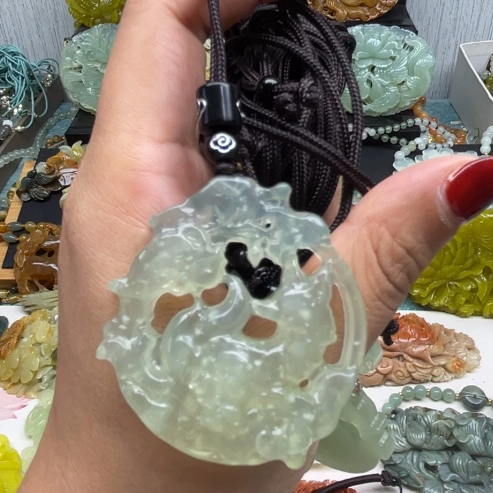 蛇纹石玉未镶嵌颈饰