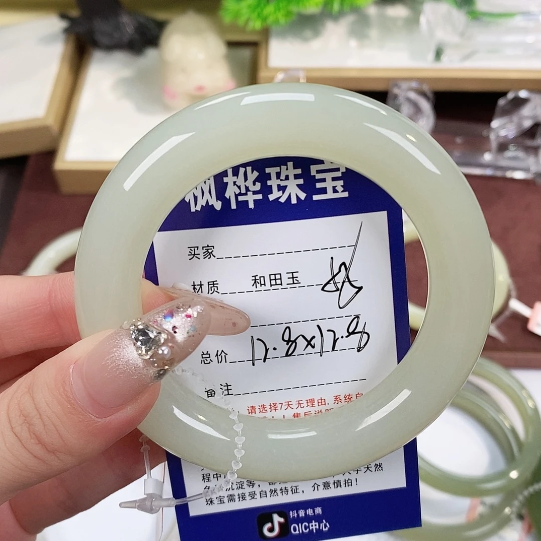 和田玉未镶嵌手镯