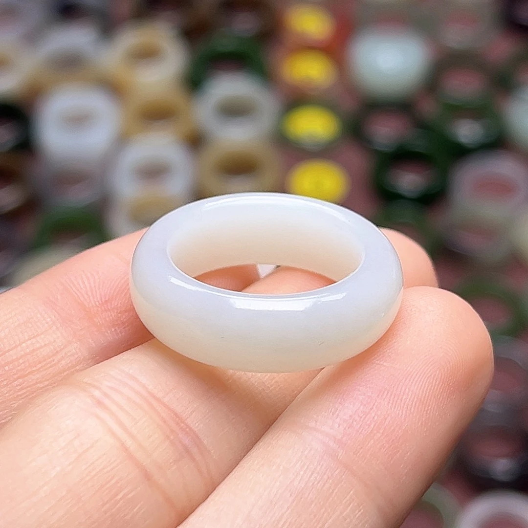 汪***汪和田玉未镶嵌戒指