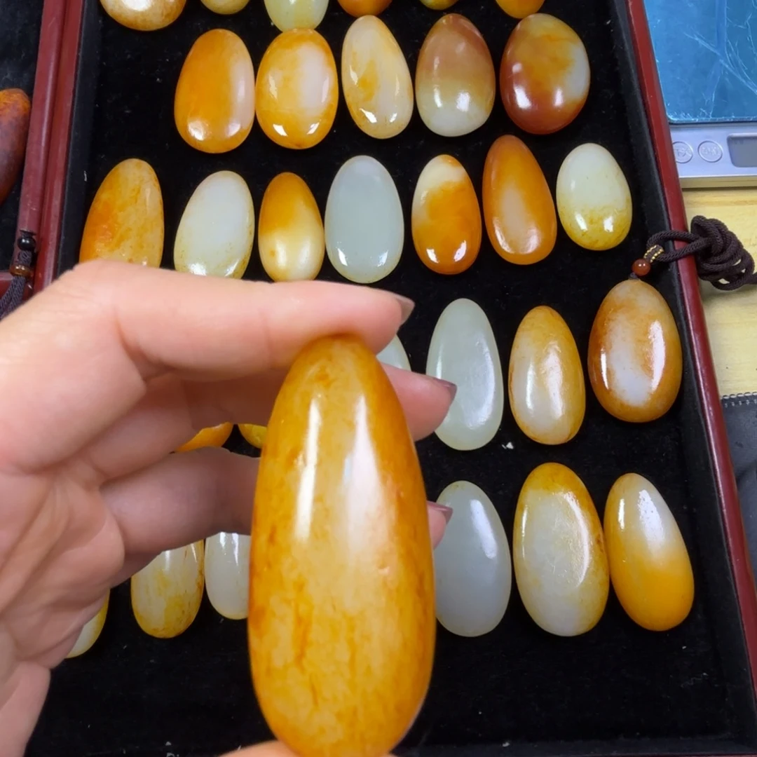 用***1和田玉未镶嵌颈饰