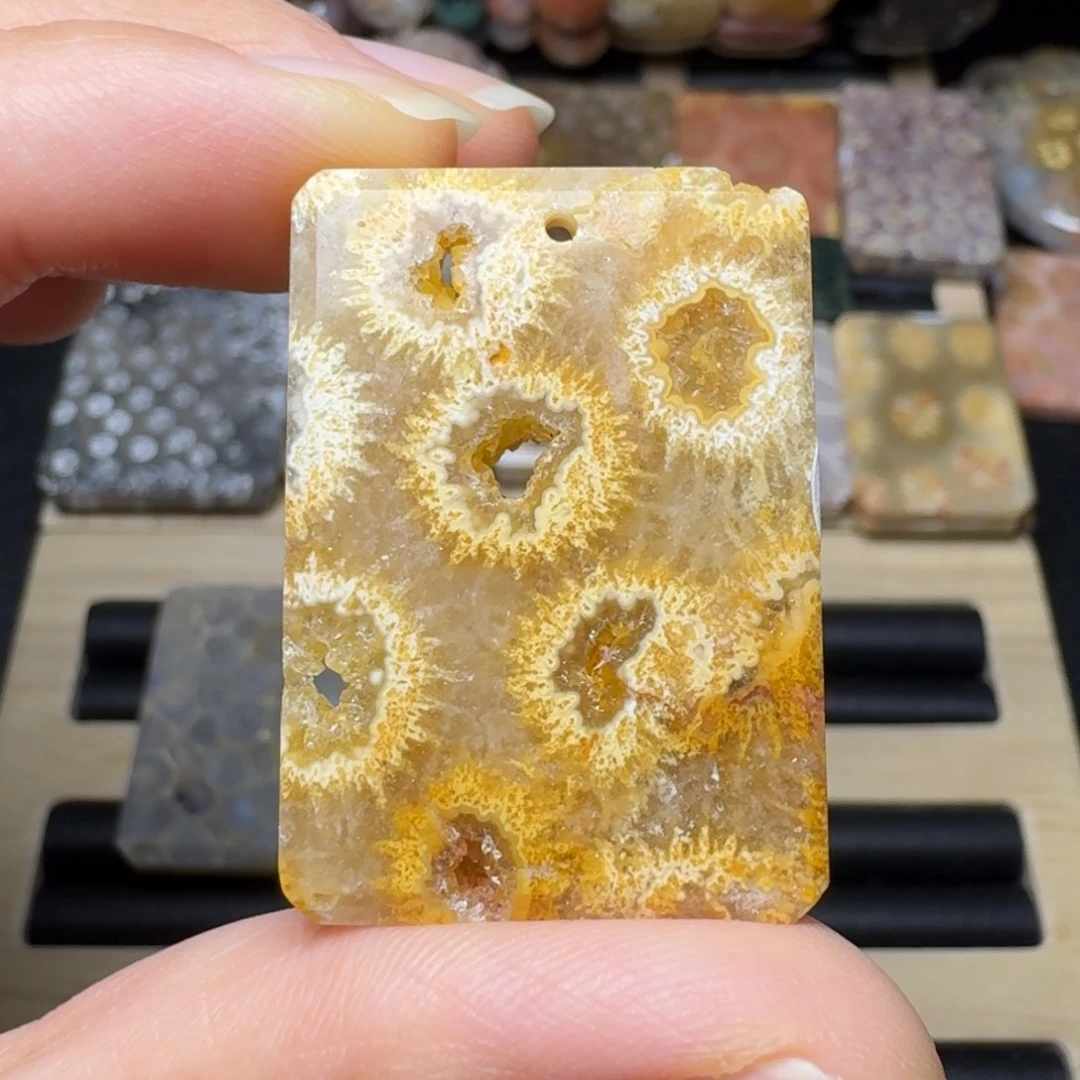 石英质玉未镶嵌稀少黄水 晶花花